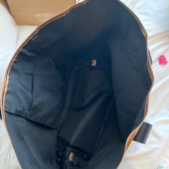 Pink Vs - Picture 5 of 5